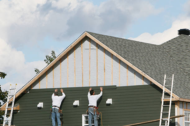 Professional Vinyl Siding technician working in Knotts Island, NC